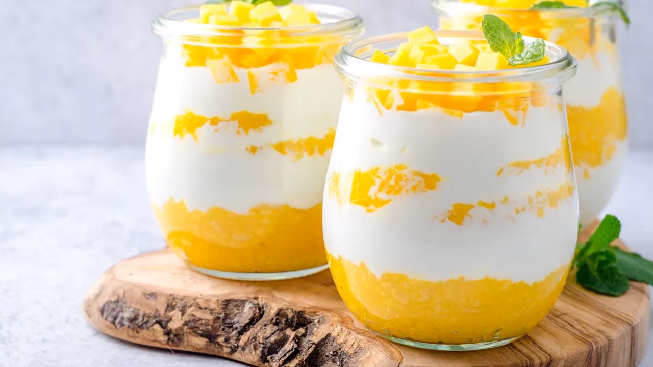 Deser z mango i jogurtem greckim
