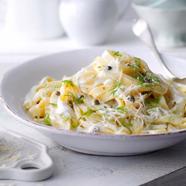 Tagliatelle z koprem włoskim i kaparami