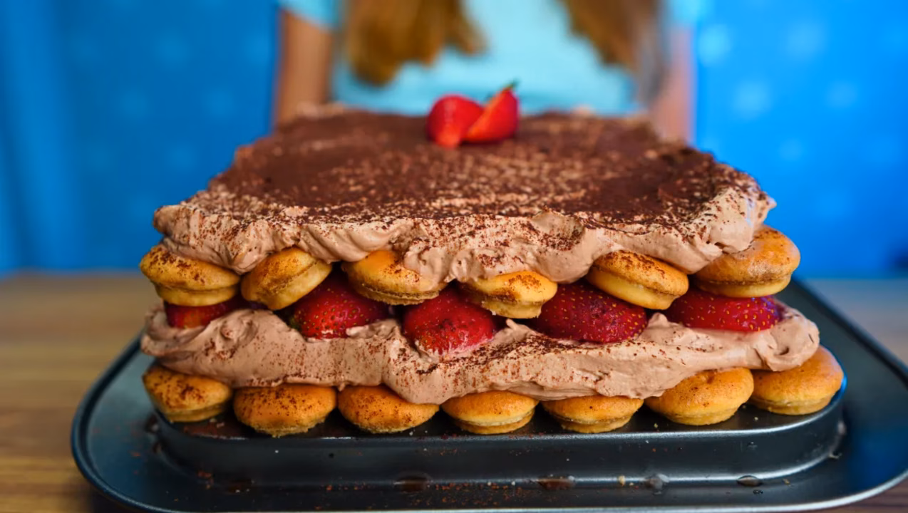 Czekoladowe tiramisu z truskawkami