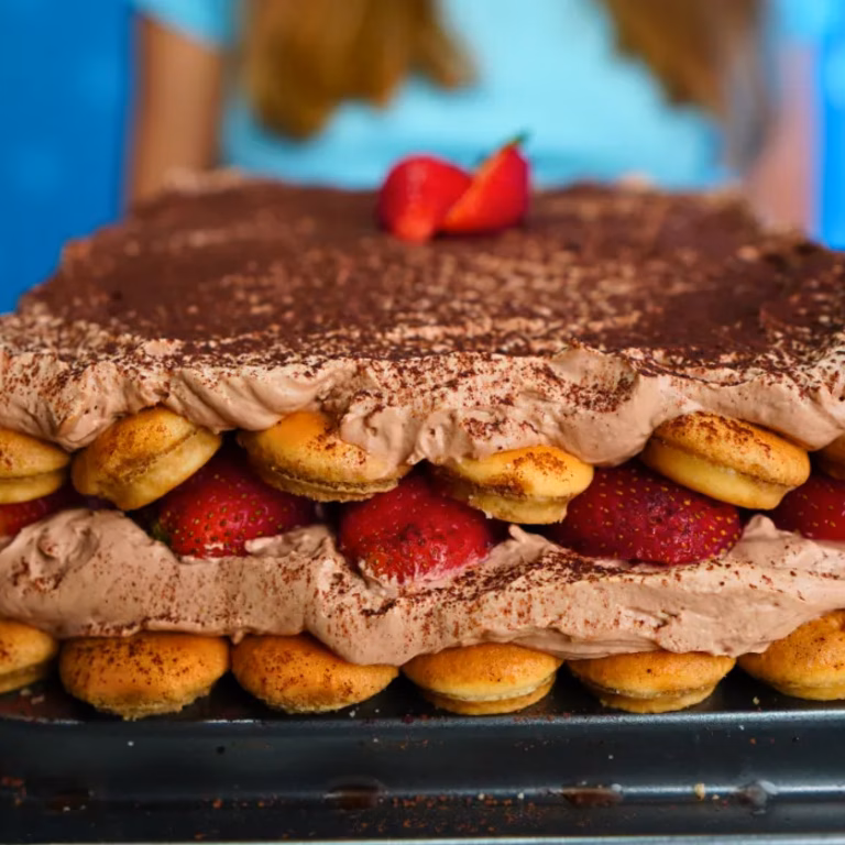 Czekoladowe tiramisu z truskawkami