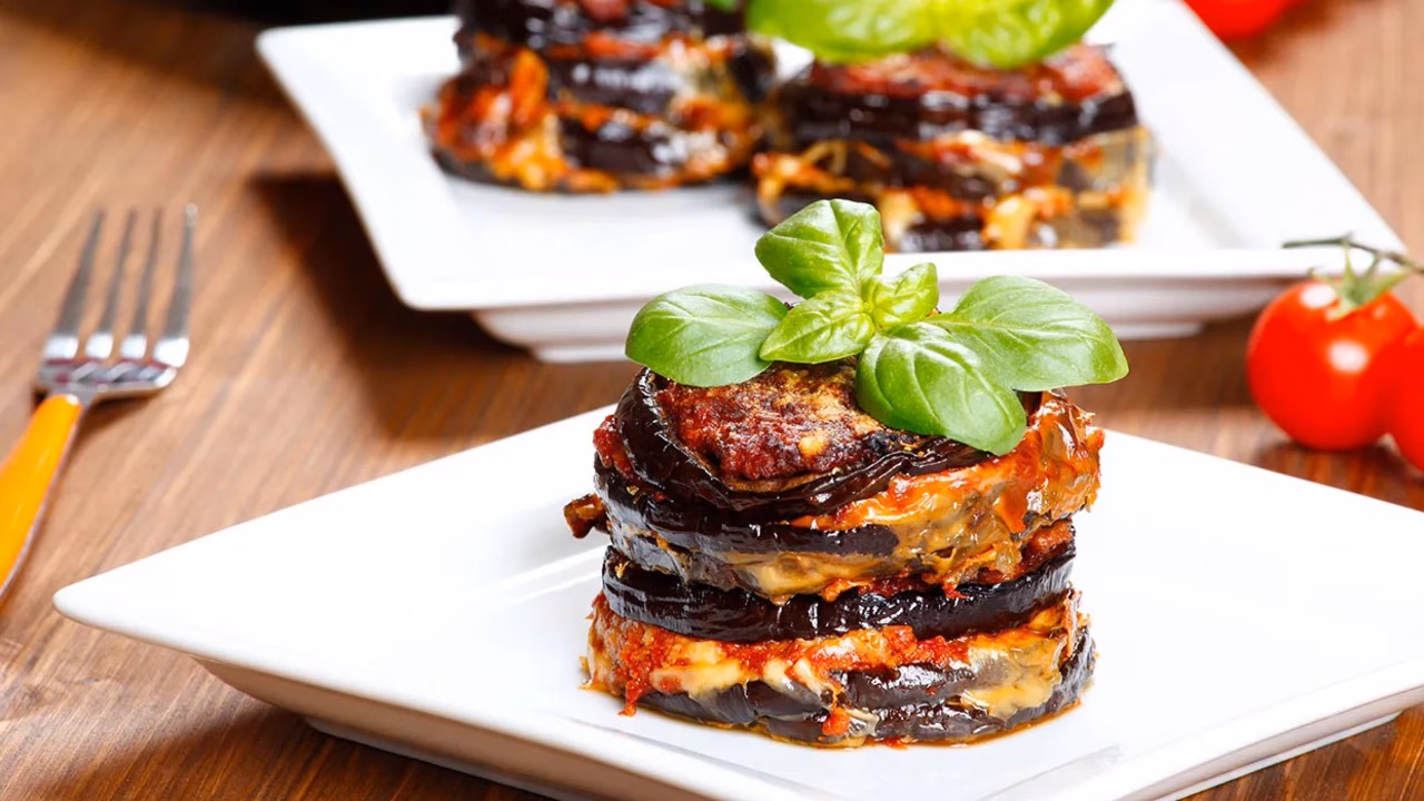 Parmigiana di melanzane – przepis na zapiekankę z bakłażanem
