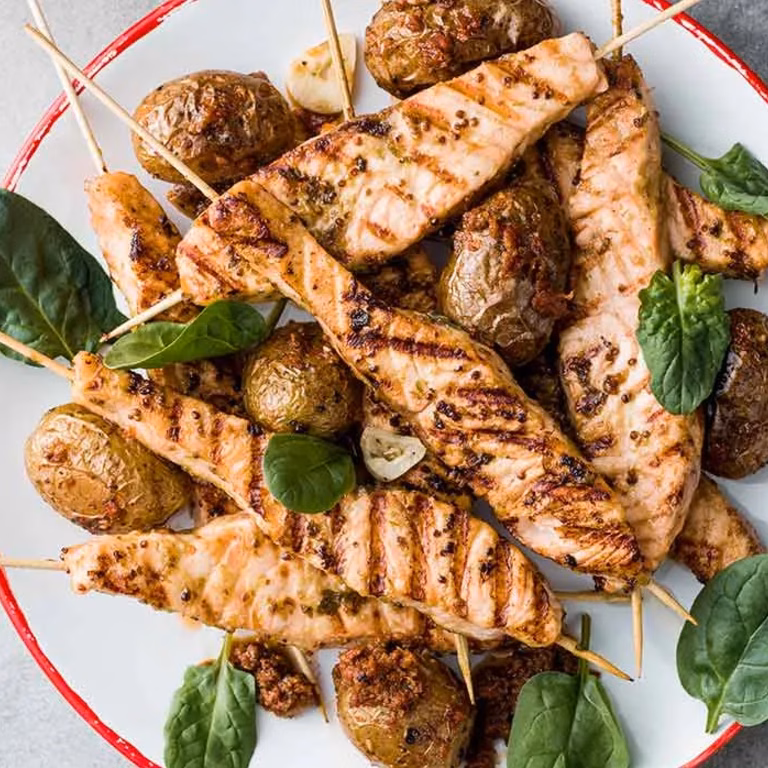Lizaki z łososia z pieczonymi ziemniaczkami w pesto i ze szpinakiem