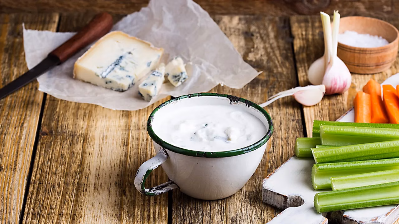 Pieczone frytki warzywne z dipem blue cheese