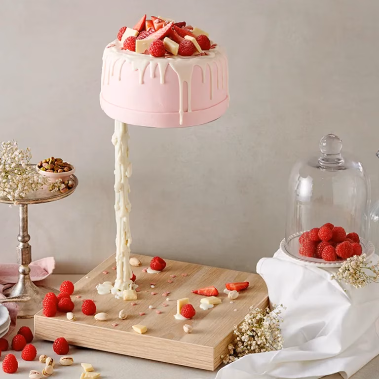 Antygrawitacyjny tort pistacjowo-czekoladowy z malinami