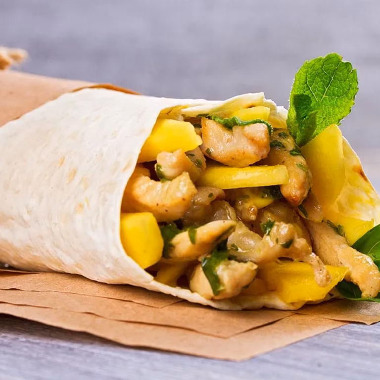 Wrapy z kurczakiem w sosie mango