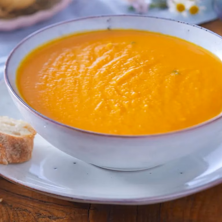 Zupa marchewkowa z pomarańczą