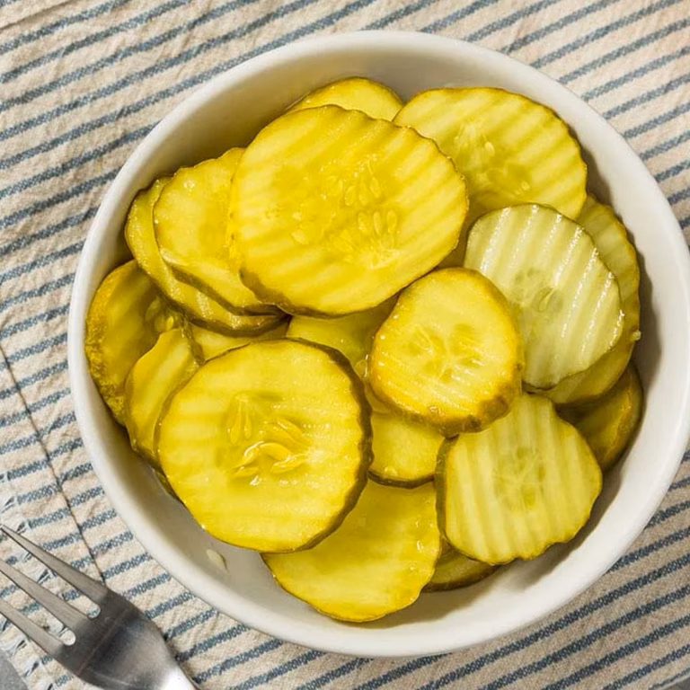 Ogórki kanapkowe - przepis na ogórki kanapkowe w curry