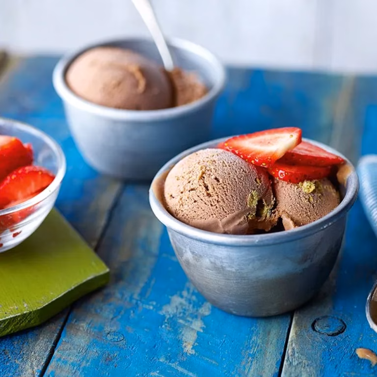 Mrożony jogurt czekoladowy z ciastkami
