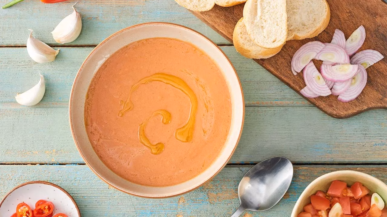 Gazpacho z pomidorów malinowych