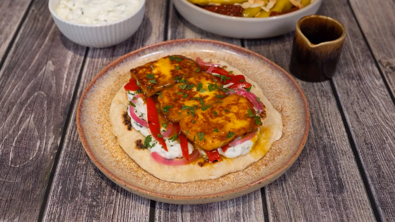 Pity jogurtowe z halloumi w miodzie