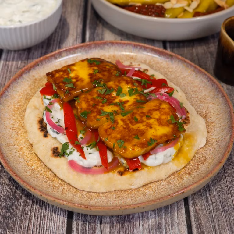 Pity jogurtowe z halloumi w miodzie