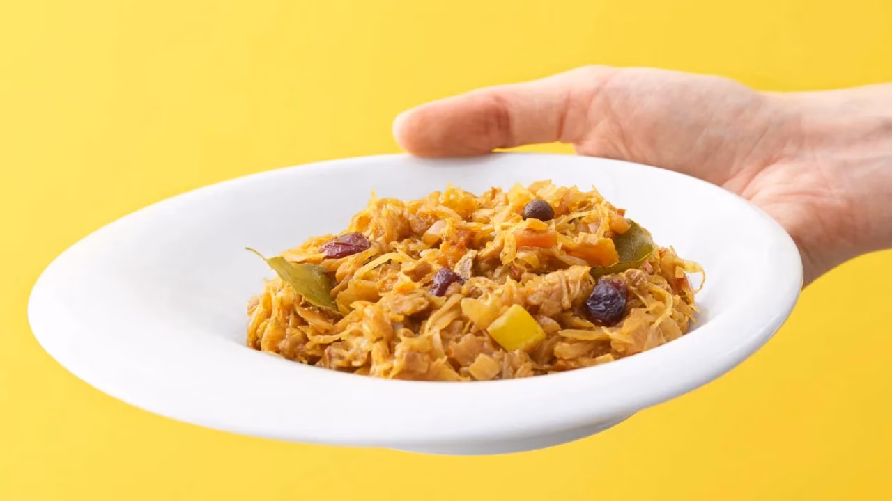 Lekki bigos z suszonymi morelami