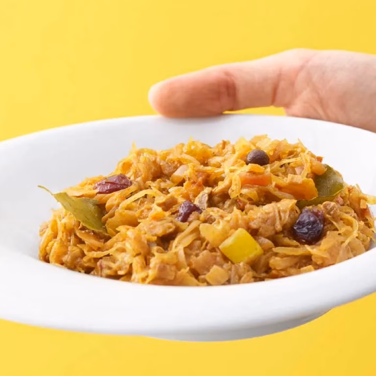 Lekki bigos z suszonymi morelami