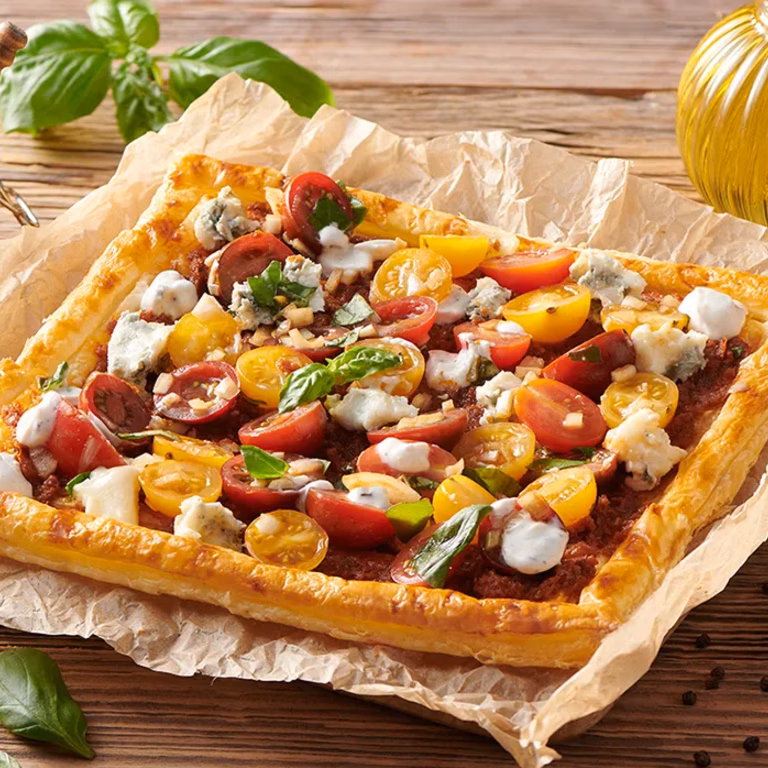 Tarta z pomidorkami i włoskimi serami