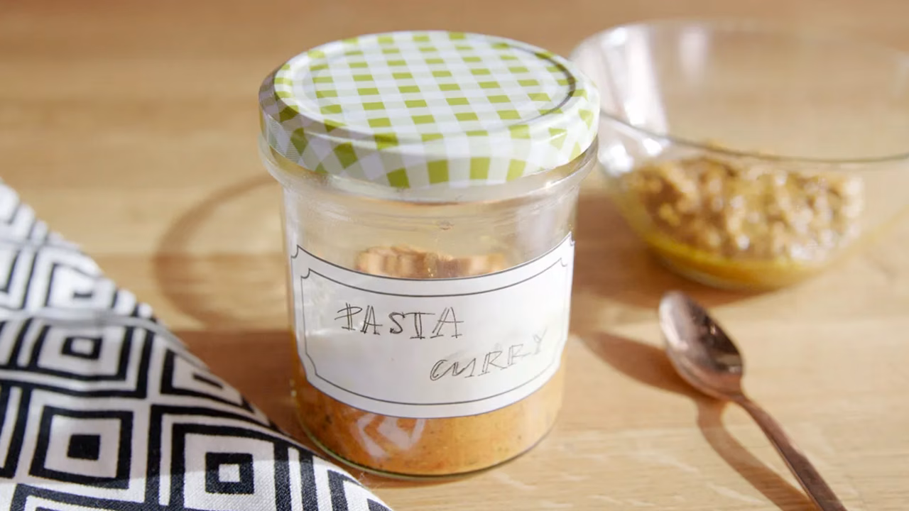 Żółta pasta curry