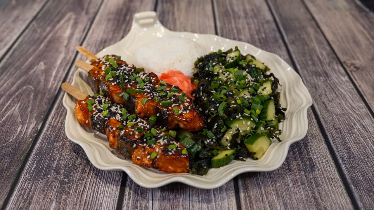 Szaszłyki yakitori z łososia