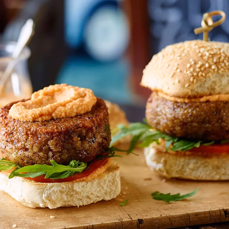 Burger z fasoli z kremem z mango