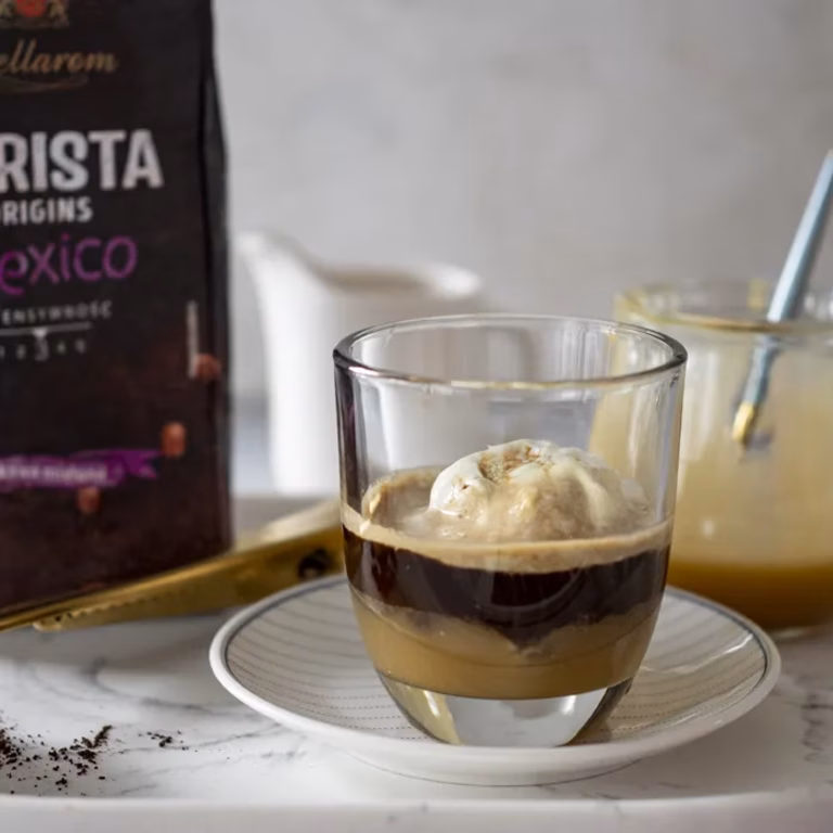 Affogato z lodami pistacjowymi i karmelem