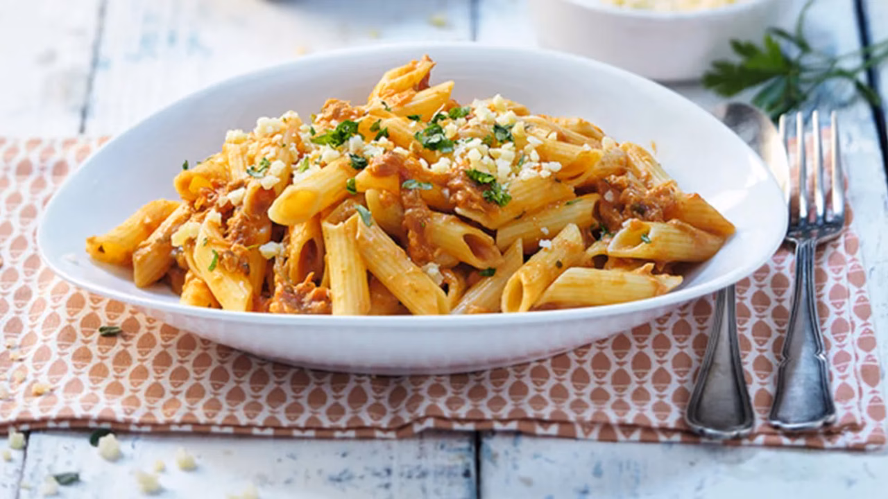 Pasta z sosem tuńczykowym