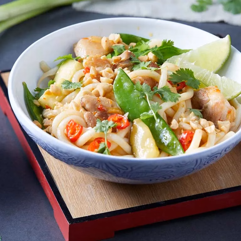 Udon z kurczakiem w ostrym sosie