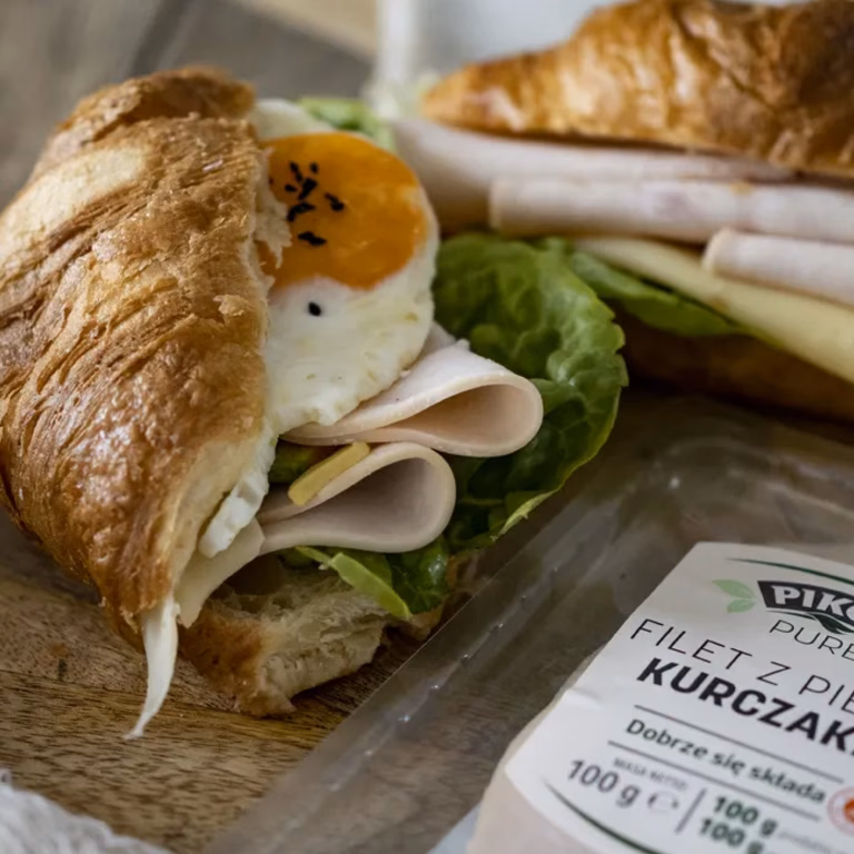 Croissanty z filetem z piersi kurczaka