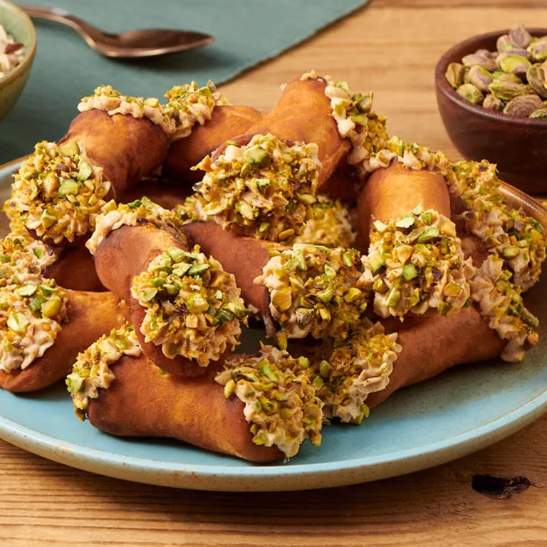 Cannoli z kremem pistacjowym