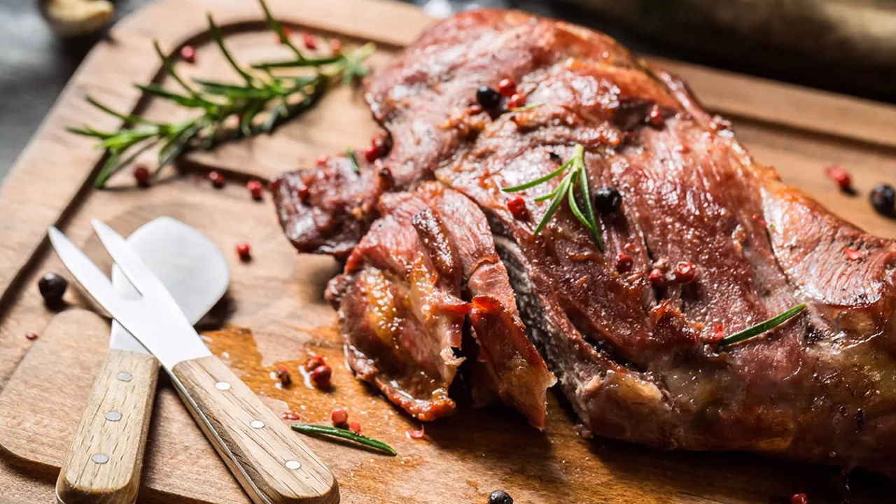 Udziec z sarny pieczony w rękawie
