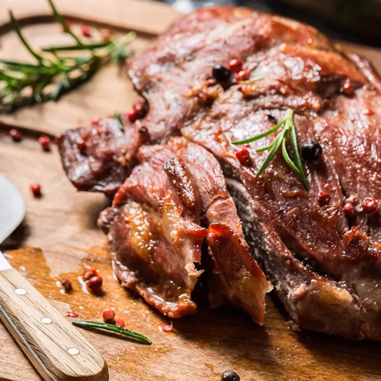 Udziec z sarny pieczony w rękawie