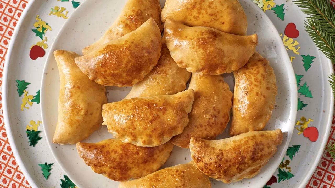 Pierożki z marcepanem, śliwkami i morelami