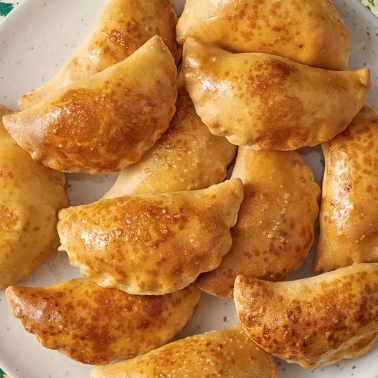 Pierożki z marcepanem, śliwkami i morelami