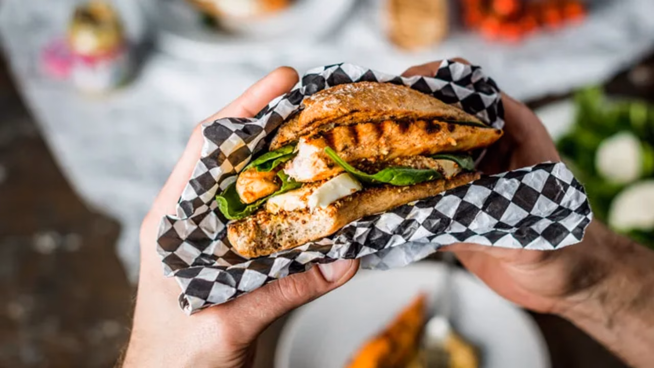 Burger z kurczakiem i mozzarellą