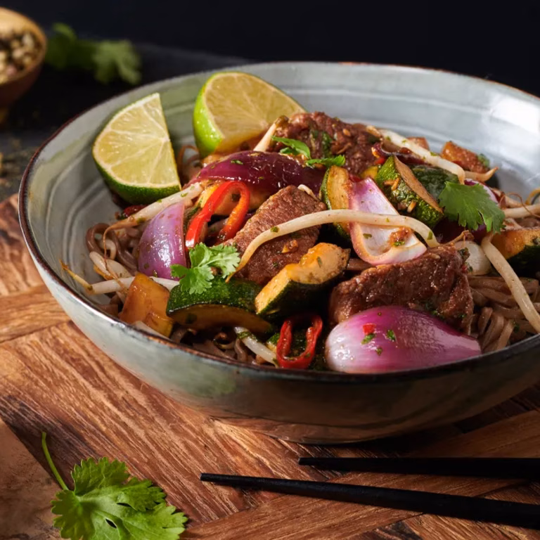Soba stir fry z wołowiną