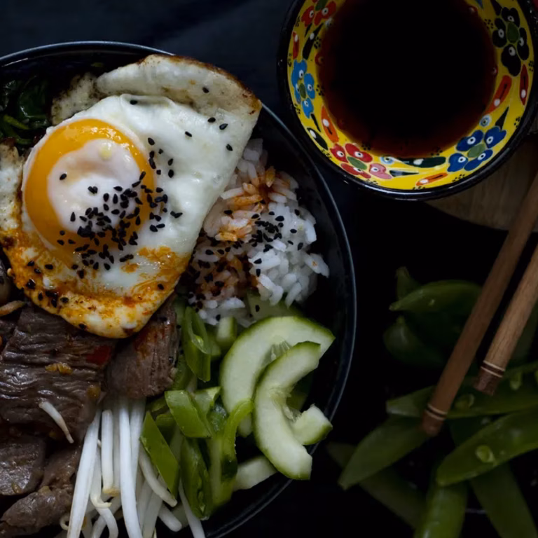 Bibimbap z wołowiną