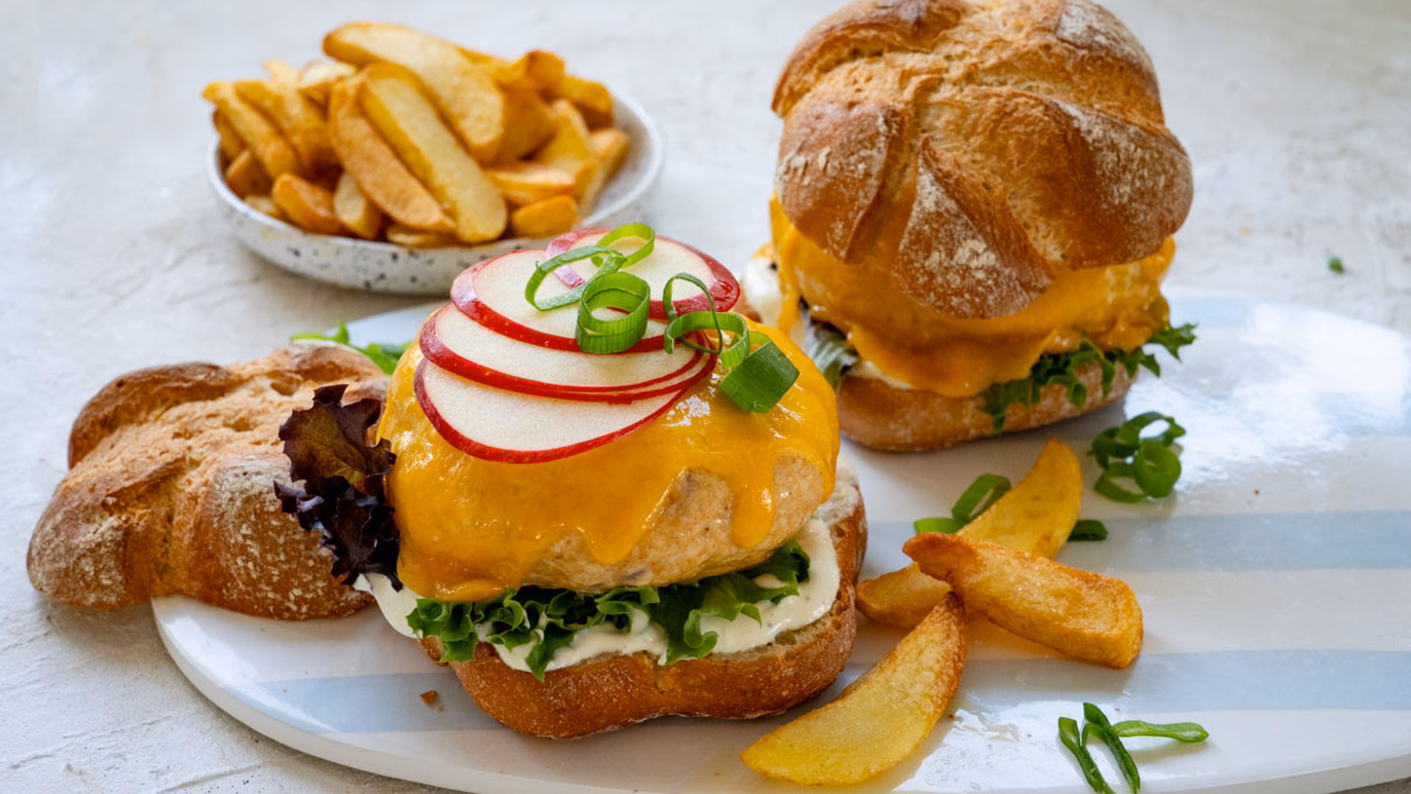 Burgery z klopsami i jabłkiem