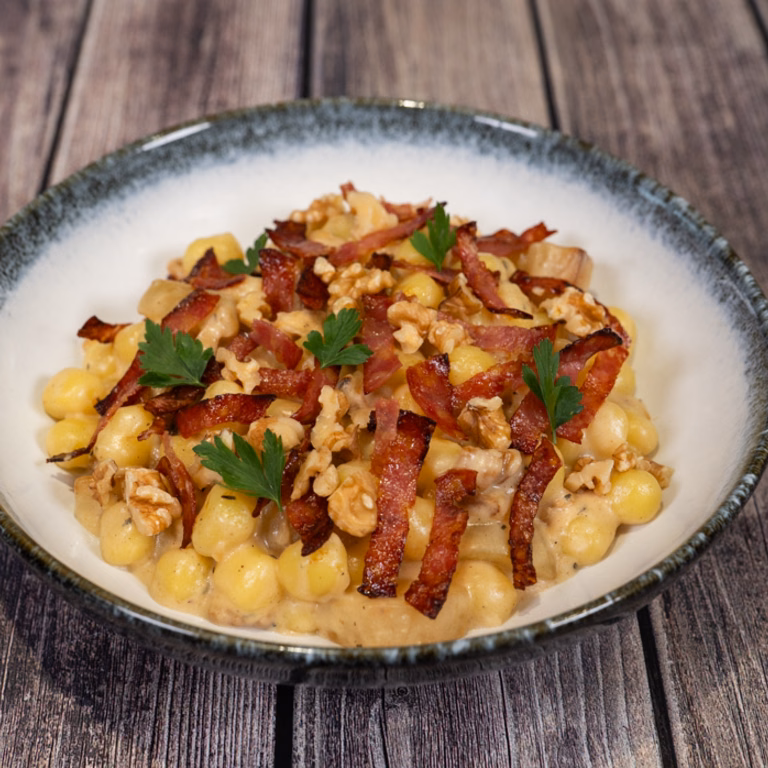 Gnocchi z serem camembert i gruszką
