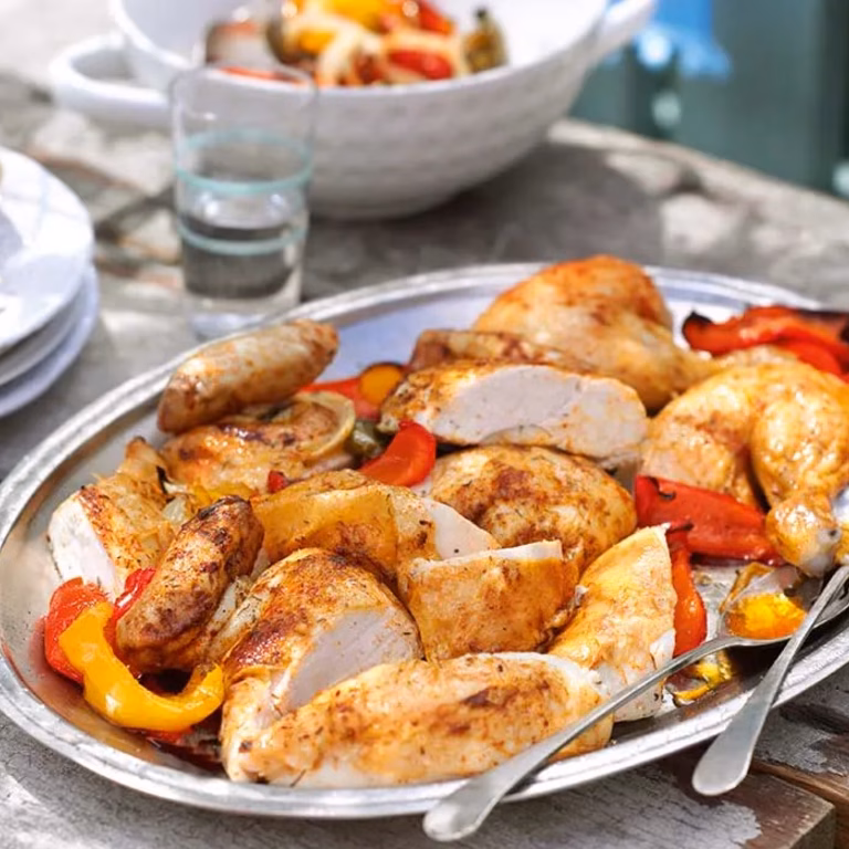 Pollo con pimiento (pieczony kurczak z papryką i warzywami)