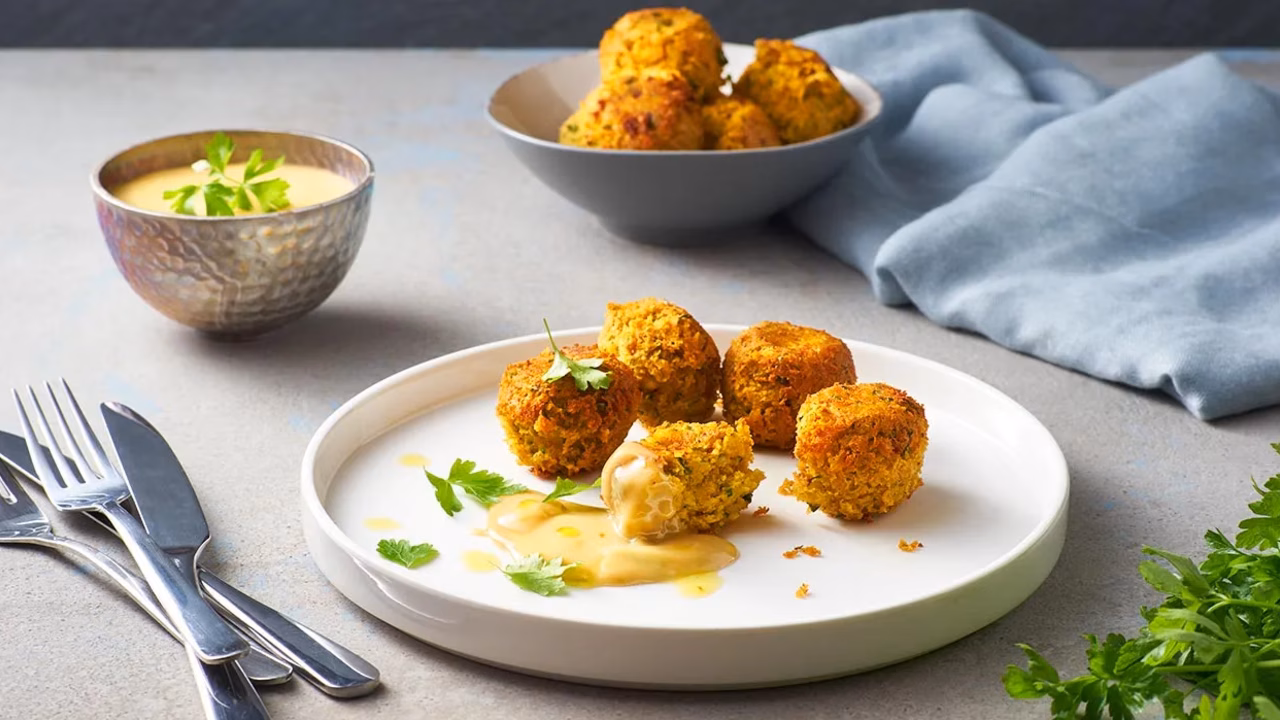 Zielone falafele z sosem tahini