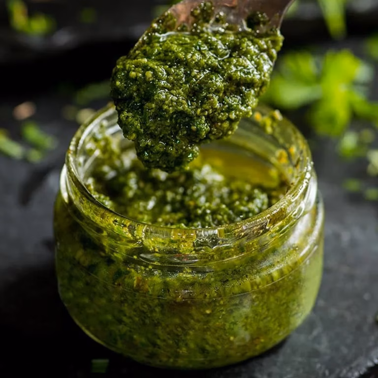 Jak zrobić klasyczne pesto z bazylii?