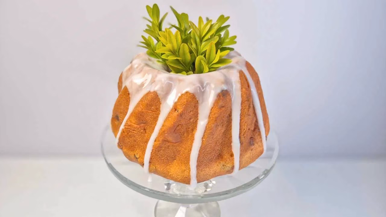 Babka drożdżowa z lukrem