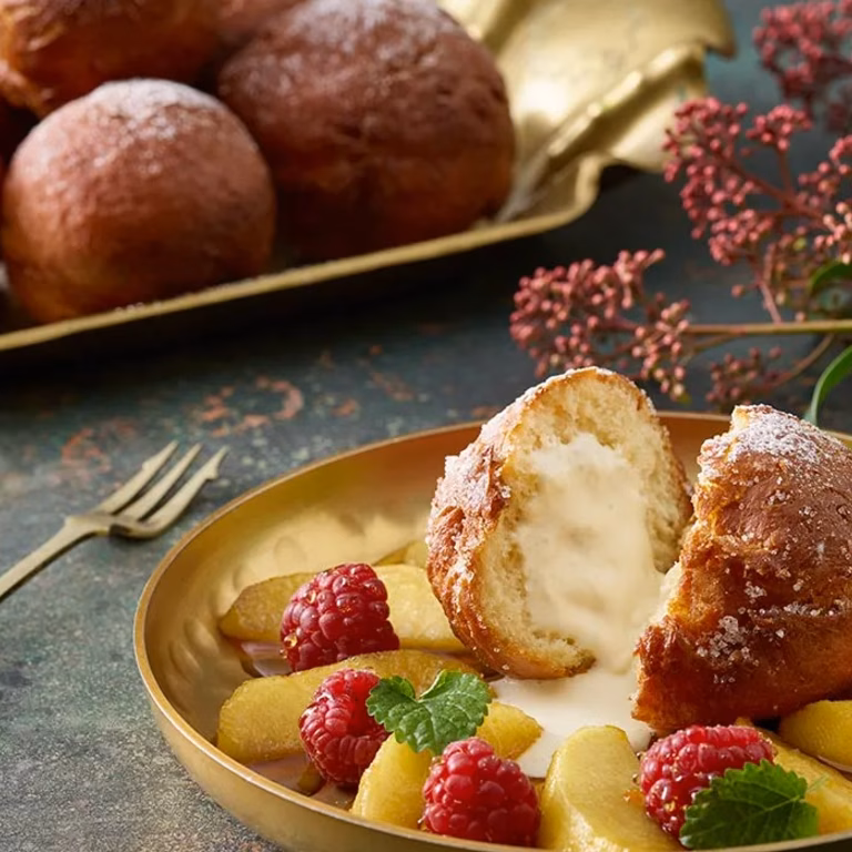 Pączki z lodami i karmelizowanymi jabłkami