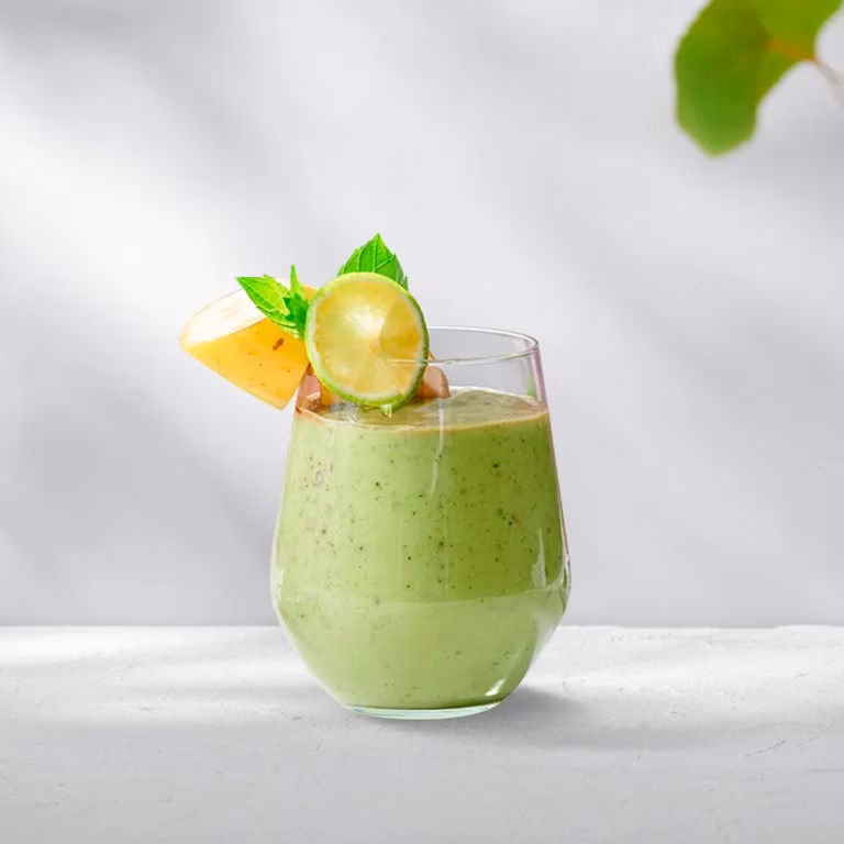 Zielony shake z bananem, szpinakiem i awokado