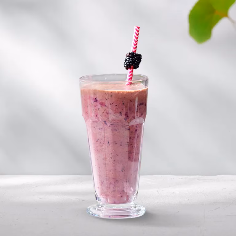 Shake jagodowo-bananowy z nasionami chia