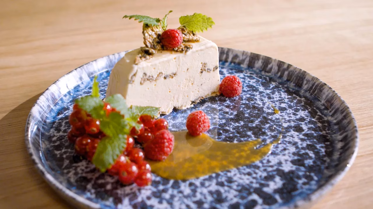 Semifreddo z czarnym sezamem