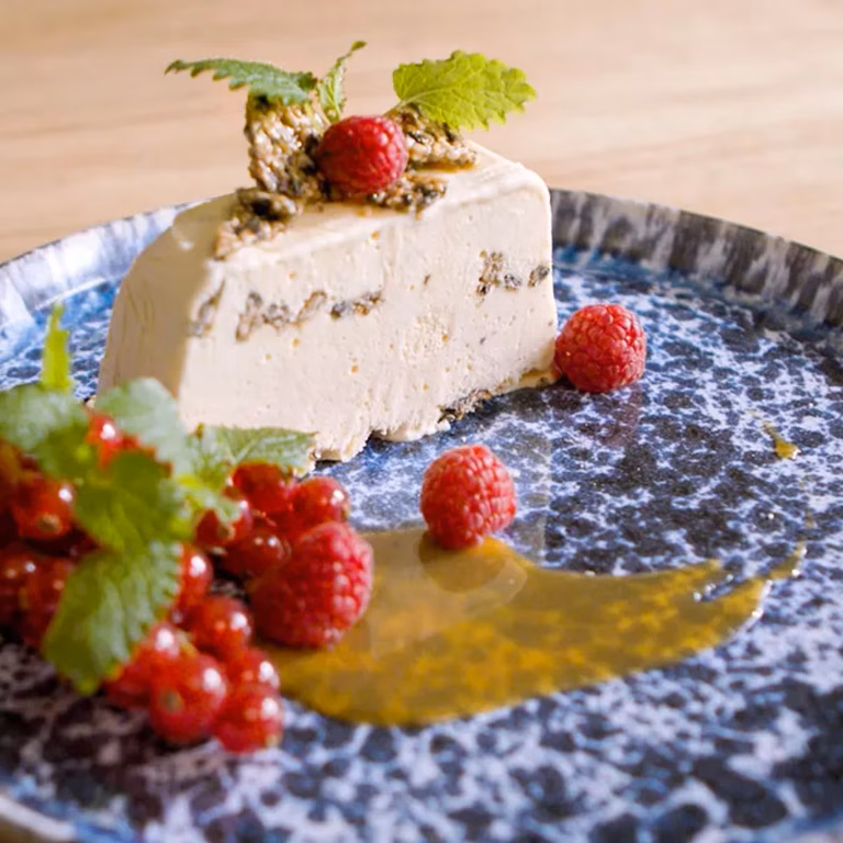 Semifreddo z czarnym sezamem