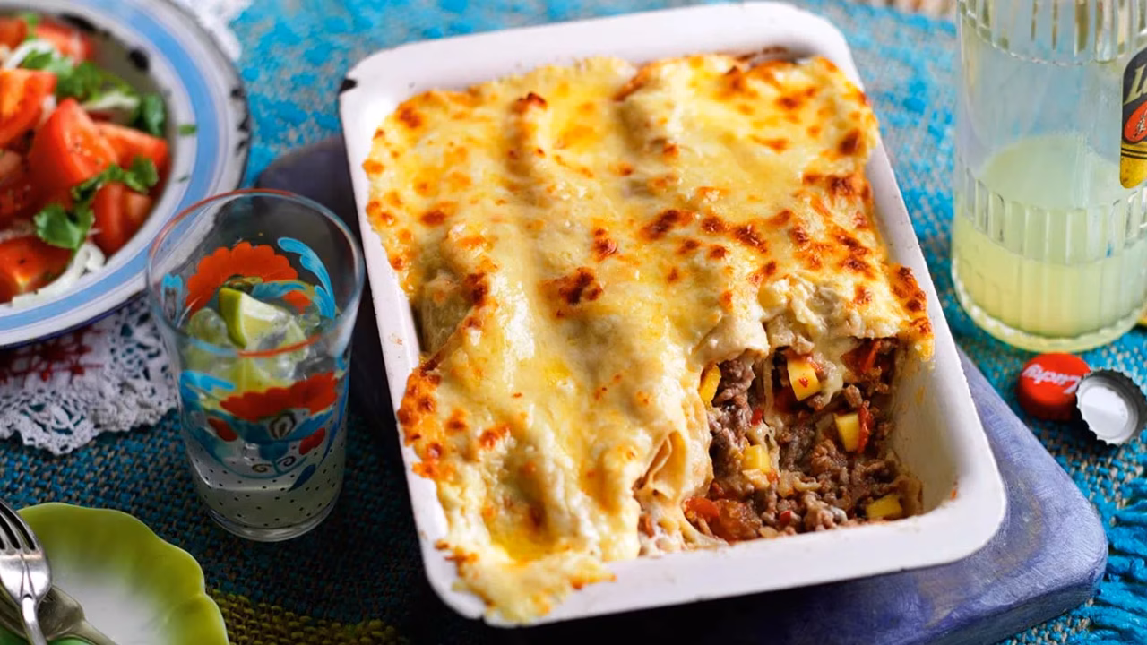 Zapiekane enchiladas z farszem z mięsa mielonego i mango