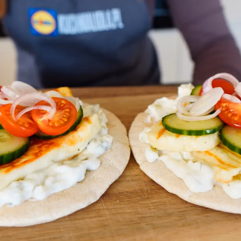 Pita z grillowanym halloumi