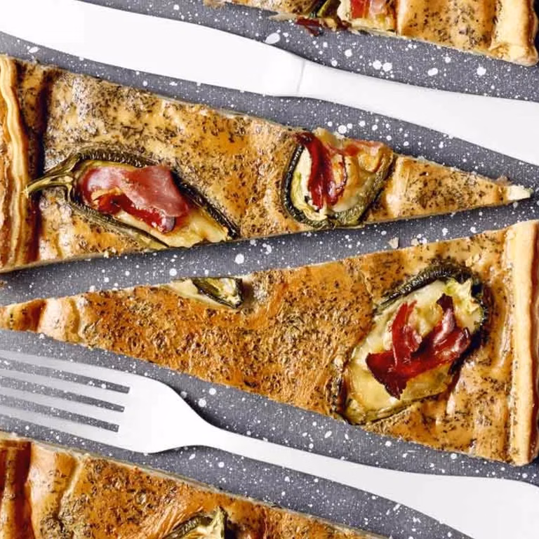 Quiche z papryczkami padrón i wędzonym serem
