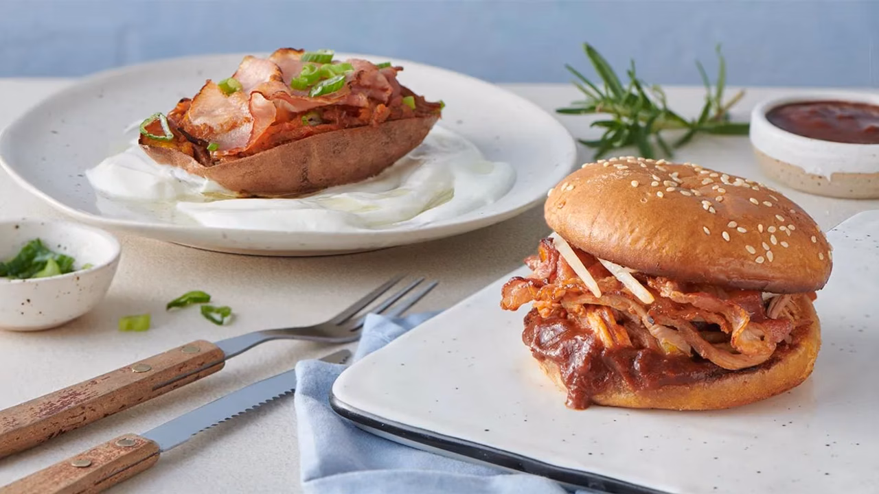Pulled pork na 2 sposoby: faszerowane bataty i kanapki