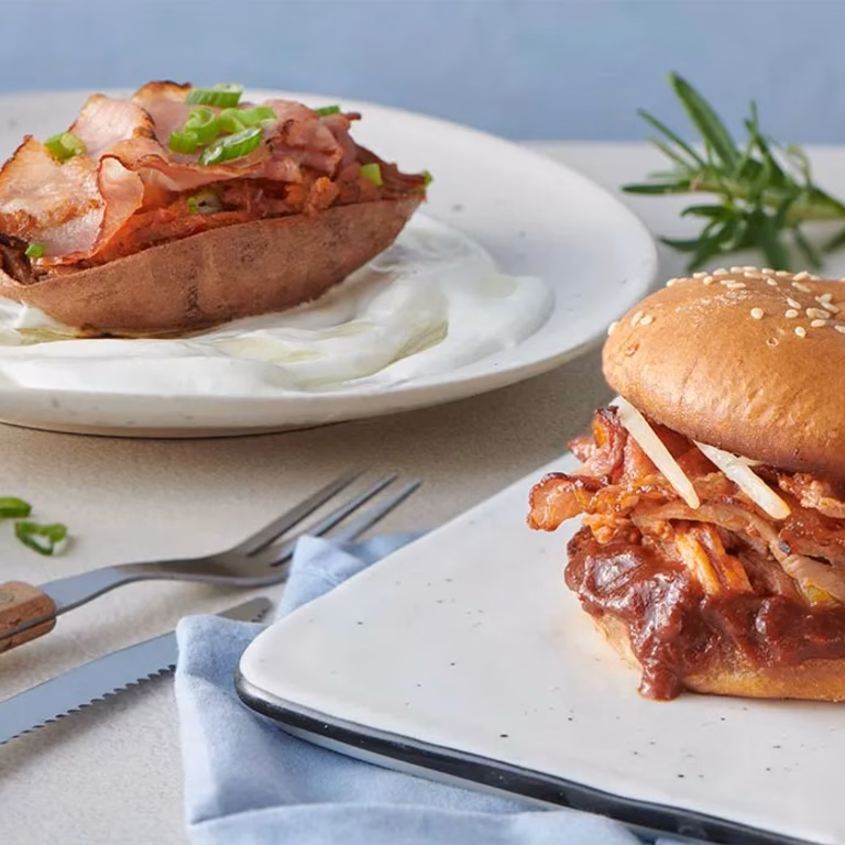 Pulled pork na 2 sposoby: faszerowane bataty i kanapki