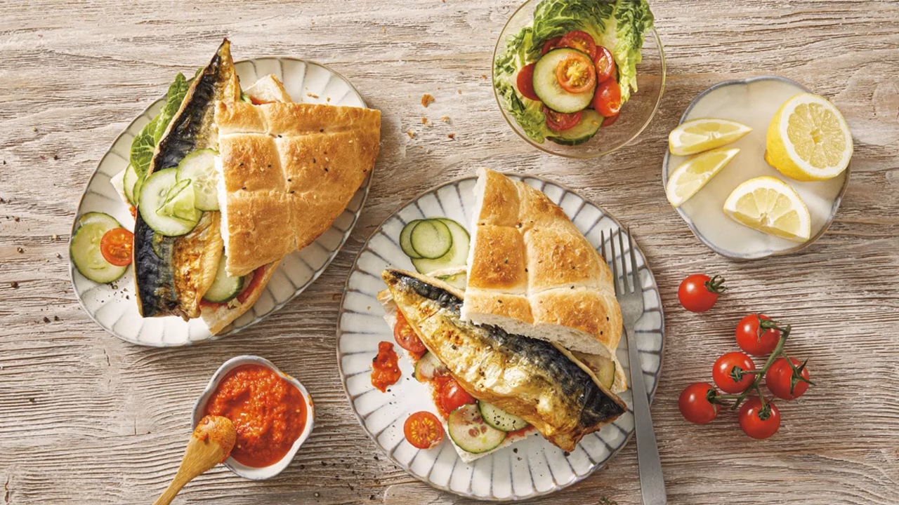 Pieczona makrela w chlebku pita